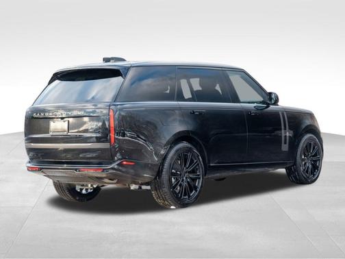 2026 Land Rover Range Rover P400 SE 7 Seat