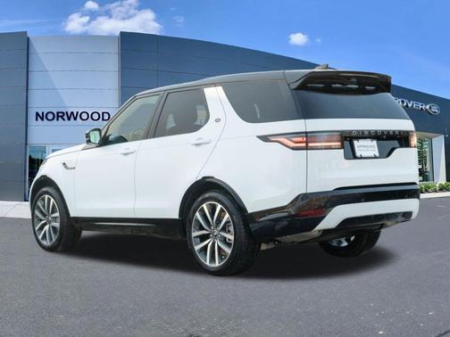 2024 Land Rover Discovery P300 Dynamic SE