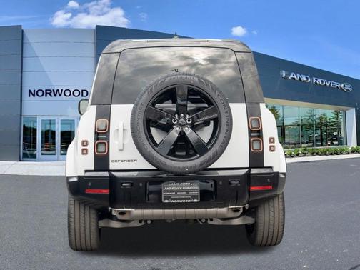 2026 Land Rover Defender 110 X-Dynamic SE