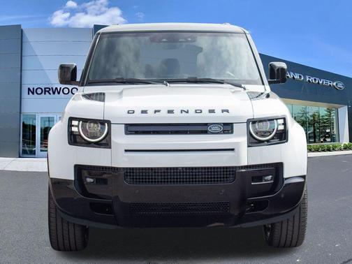 Fuji White 2026 Land Rover Defender P400 X-Dynamic SE