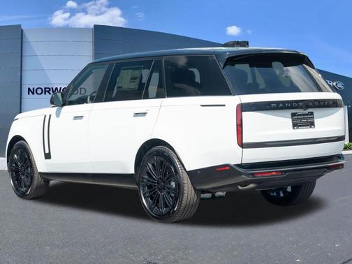 Fuji White 2026 Land Rover Range Rover P400 SE 7 Seat