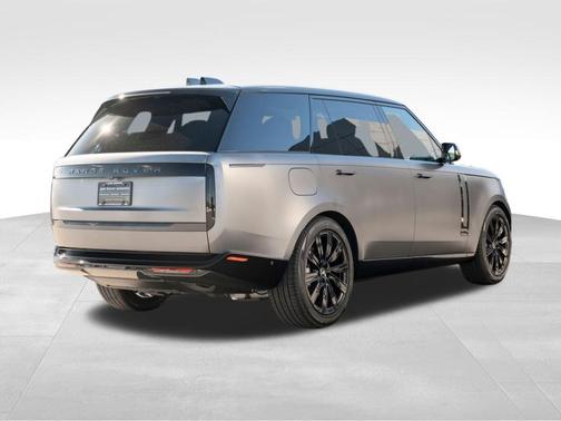 2025 Land Rover Range Rover P400 SE 7 Seat