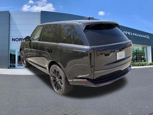 Santorini Black 2026 Land Rover Range Rover P530 SE