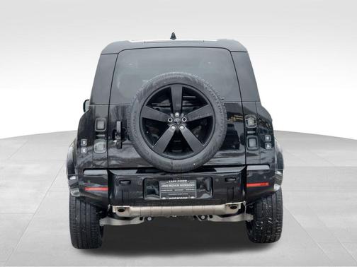 2026 Land Rover Defender 110 X-Dynamic SE