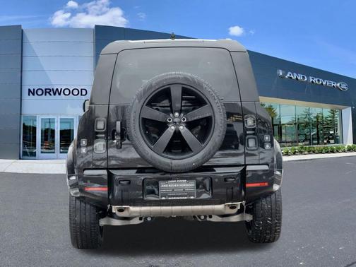 2026 Land Rover Defender 110 X-Dynamic SE