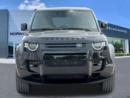 Santorini Black Metallic 2026 Land Rover Defender P500 V8