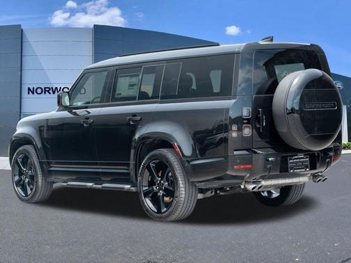 Santorini Black Metallic 2026 Land Rover Defender P500 V8