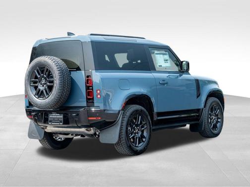 2025 Land Rover Defender P400 X-Dynamic SE