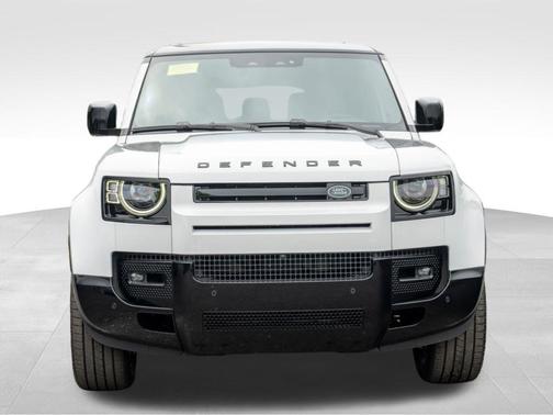 2025 Land Rover Defender P500 V8