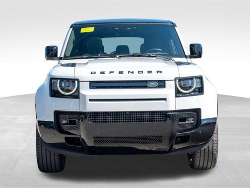 2025 Land Rover Defender P525 V8