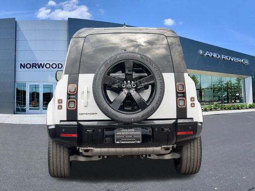 2026 Land Rover Defender 110 X-Dynamic SE