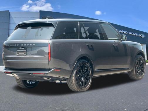 Carpathian Grey 2026 Land Rover Range Rover P400 SE 7 Seat