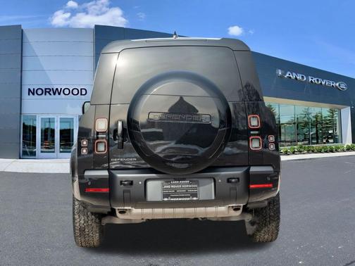 2026 Land Rover Defender 130 X-Dynamic SE