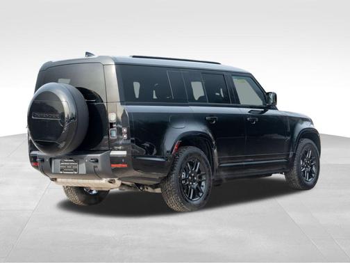 2026 Land Rover Defender 130 X-Dynamic SE