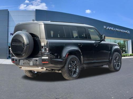 2026 Land Rover Defender 130 X-Dynamic SE