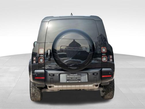 2026 Land Rover Defender 130 X-Dynamic SE