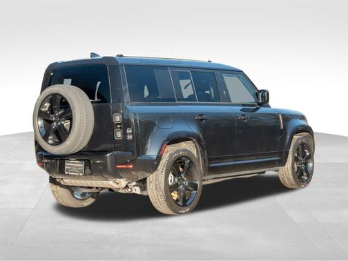 2026 Land Rover Defender 110 X-Dynamic SE