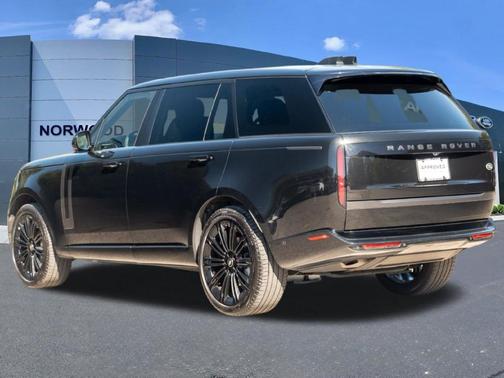 Santorini Black 2023 Land Rover Range Rover P400 SE