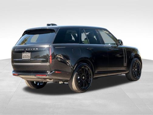2025 Land Rover Range Rover P400 SE