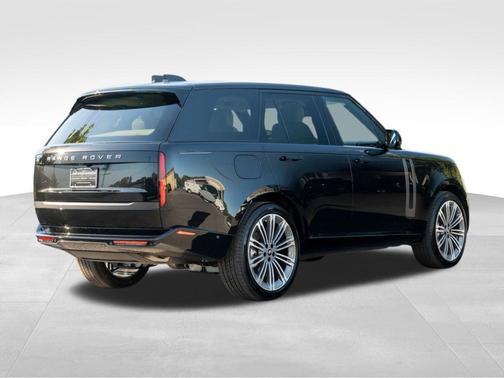 2025 Land Rover Range Rover P400 SE