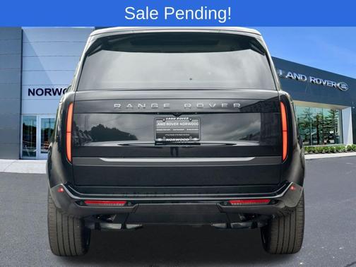 Santorini Black 2026 Land Rover Range Rover P400 SE