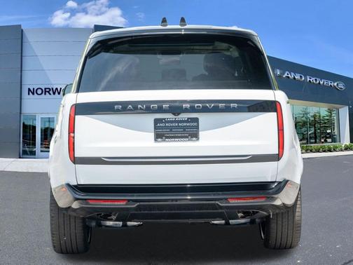 Fuji White 2026 Land Rover Range Rover P400 SE