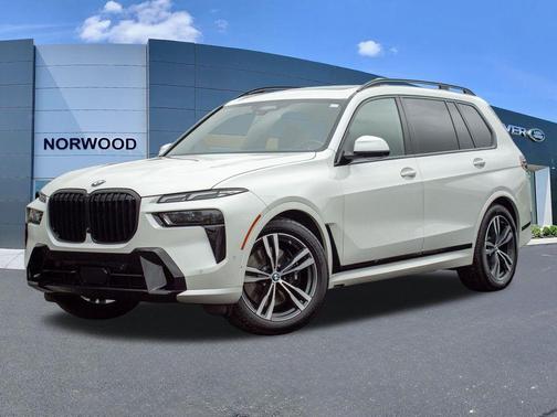 Mineral White Metallic 2023 BMW X7 xDrive40i