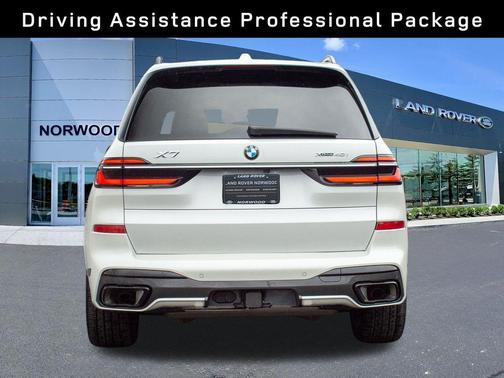 Mineral White Metallic 2023 BMW X7 xDrive40i