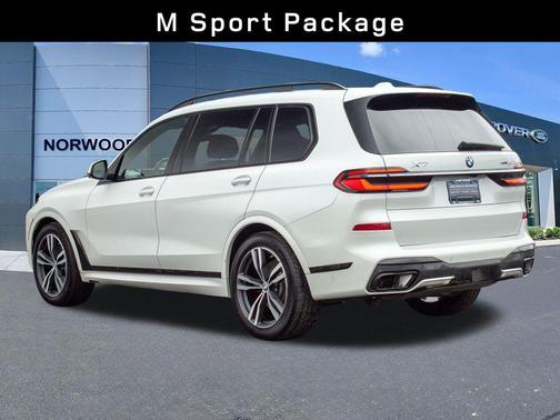Mineral White Metallic 2023 BMW X7 xDrive40i
