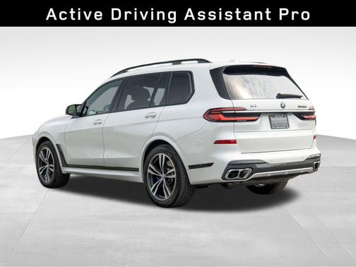 2023 BMW X7 M60i
