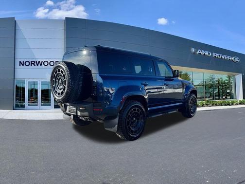 2026 Land Rover Defender V8