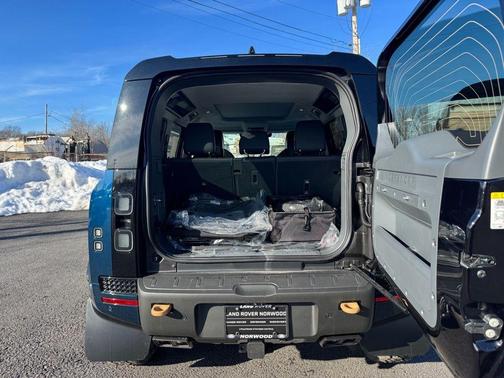 2026 Land Rover Defender V8