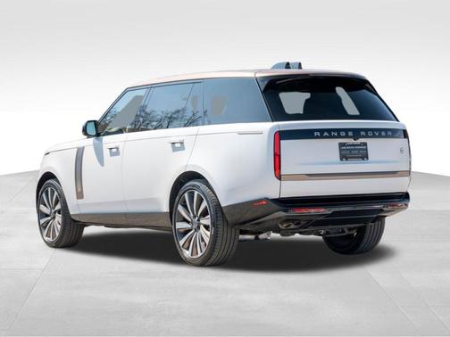 2025 Land Rover Range Rover P615 SV