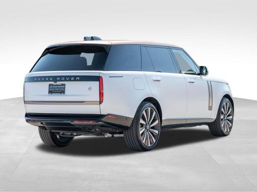 2025 Land Rover Range Rover P615 SV