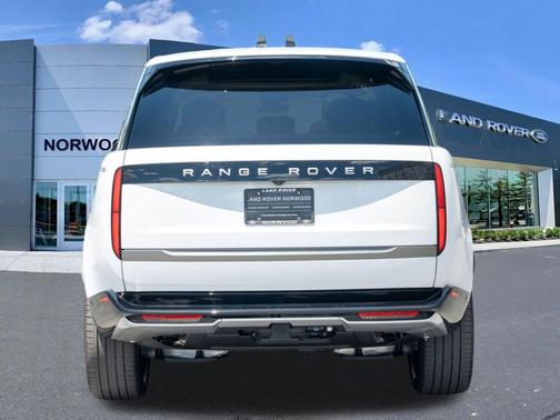 Fuji White 2026 Land Rover Range Rover P400 SE 7 Seat