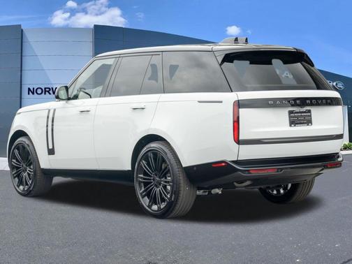 Fuji White 2026 Land Rover Range Rover P400 SE