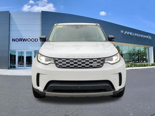 Fuji White 2025 Land Rover Discovery P300 S