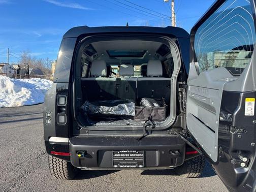 2026 Land Rover Defender P400 X-Dynamic SE