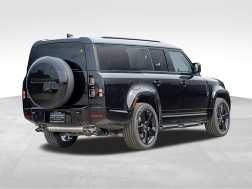 2025 Land Rover Defender P500 V8