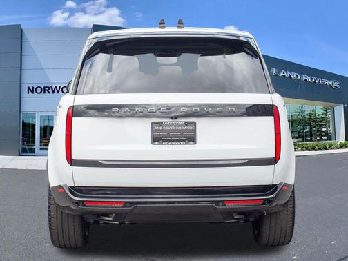 Fuji White 2026 Land Rover Range Rover P400 SE 7 Seat