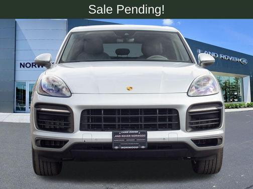 Dolomite Silver Metallic 2022 Porsche Cayenne Base