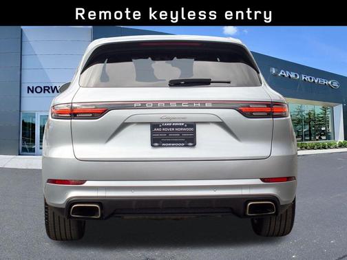 Dolomite Silver Metallic 2022 Porsche Cayenne Base