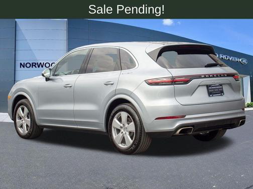 Dolomite Silver Metallic 2022 Porsche Cayenne Base