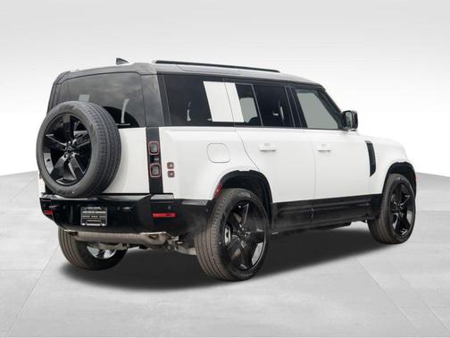 2026 Land Rover Defender 110 X-Dynamic SE