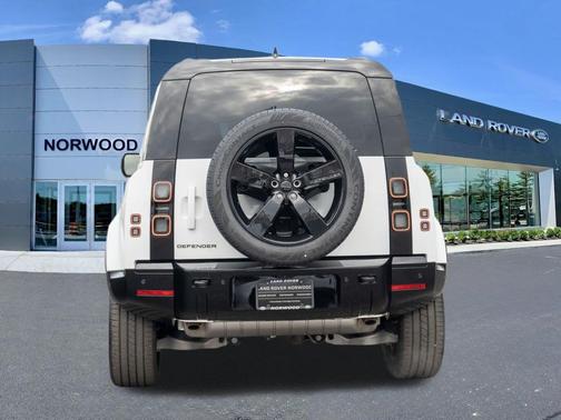 2026 Land Rover Defender 110 X-Dynamic SE