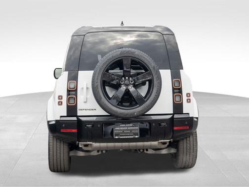 2026 Land Rover Defender 110 X-Dynamic SE