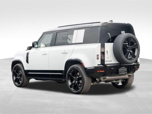 2026 Land Rover Defender 110 X-Dynamic SE