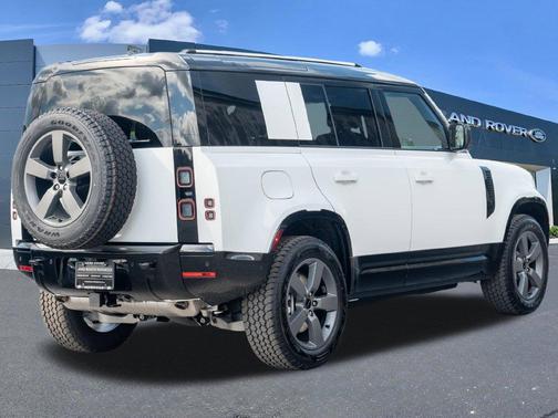 Fuji White 2026 Land Rover Defender P400 X-Dynamic SE