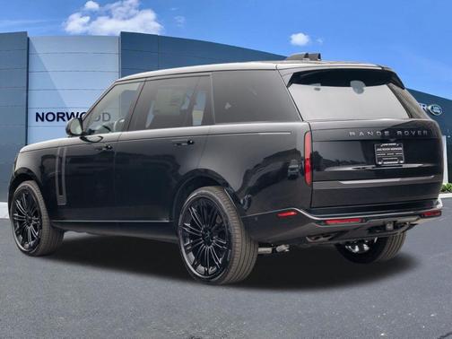 Santorini Black 2026 Land Rover Range Rover P530 SE 7 Seat