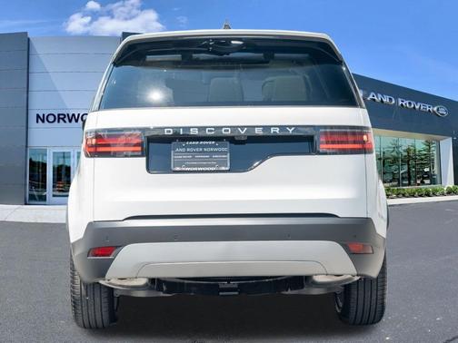 Fuji White 2026 Land Rover Discovery S